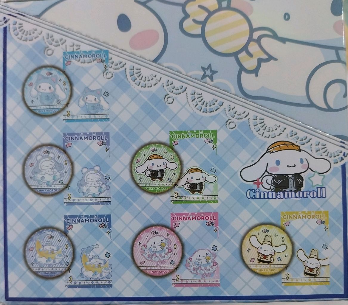 Sanrio Cinnamoroll 75mm Silver Glitter Badges Blind Pack (With 1 Transparent Card And Protective Cover)
